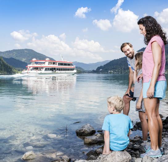 Familie am Achensee im Sommer