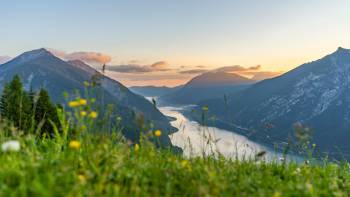 Achensee zwischen Rofan und Karwendel im Sonnenuntergang