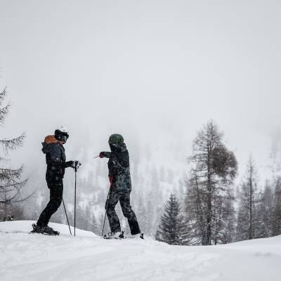 Skifahrer auf Piste