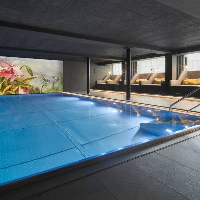 Pool im Indoor Spa