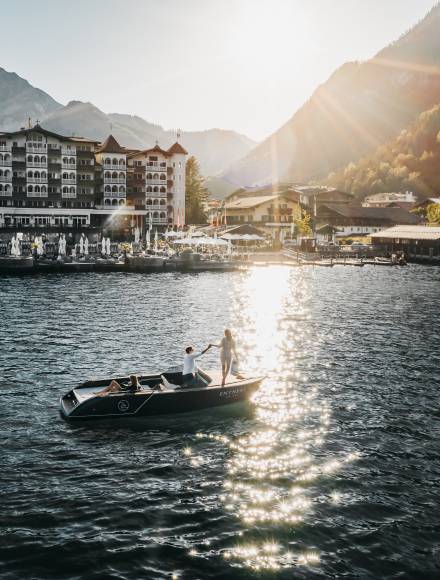 Paar auf Boot im Achensee 