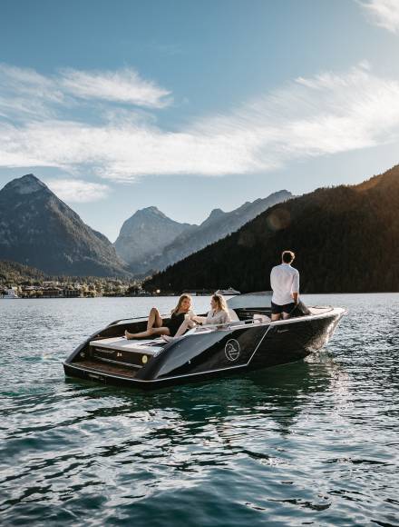 Ausflug mit dem Motorboot auf Achensee